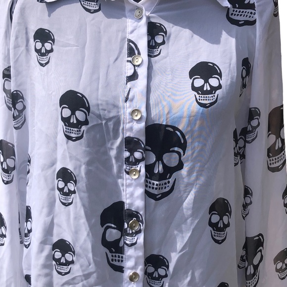 Dots White Button Down with Black Skulls size Large - Picture 5 of 10